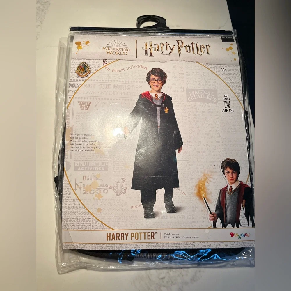 NWT Harry Potter costume made by disguise. Perfect for Halloween.Kids size 10/12